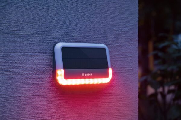 Bosch Smart Home Outdoor Siren, Wireless Alarm System, Warns by 3-Fold Alarm Audible, Visible and Via Push Notification White - Image 5
